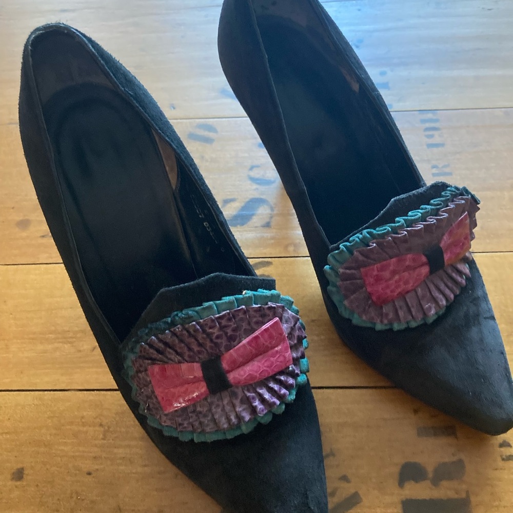 3 for $ 15 | Vintage 80s  Suede pumps with snakeskin-like decoration on vamp